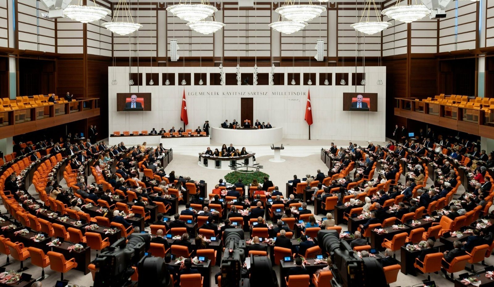 Özgür Özel'e ait 3 dosya dahil 9 milletvekiline ilişkin dokunulmazlık tezkeresi Meclis'te