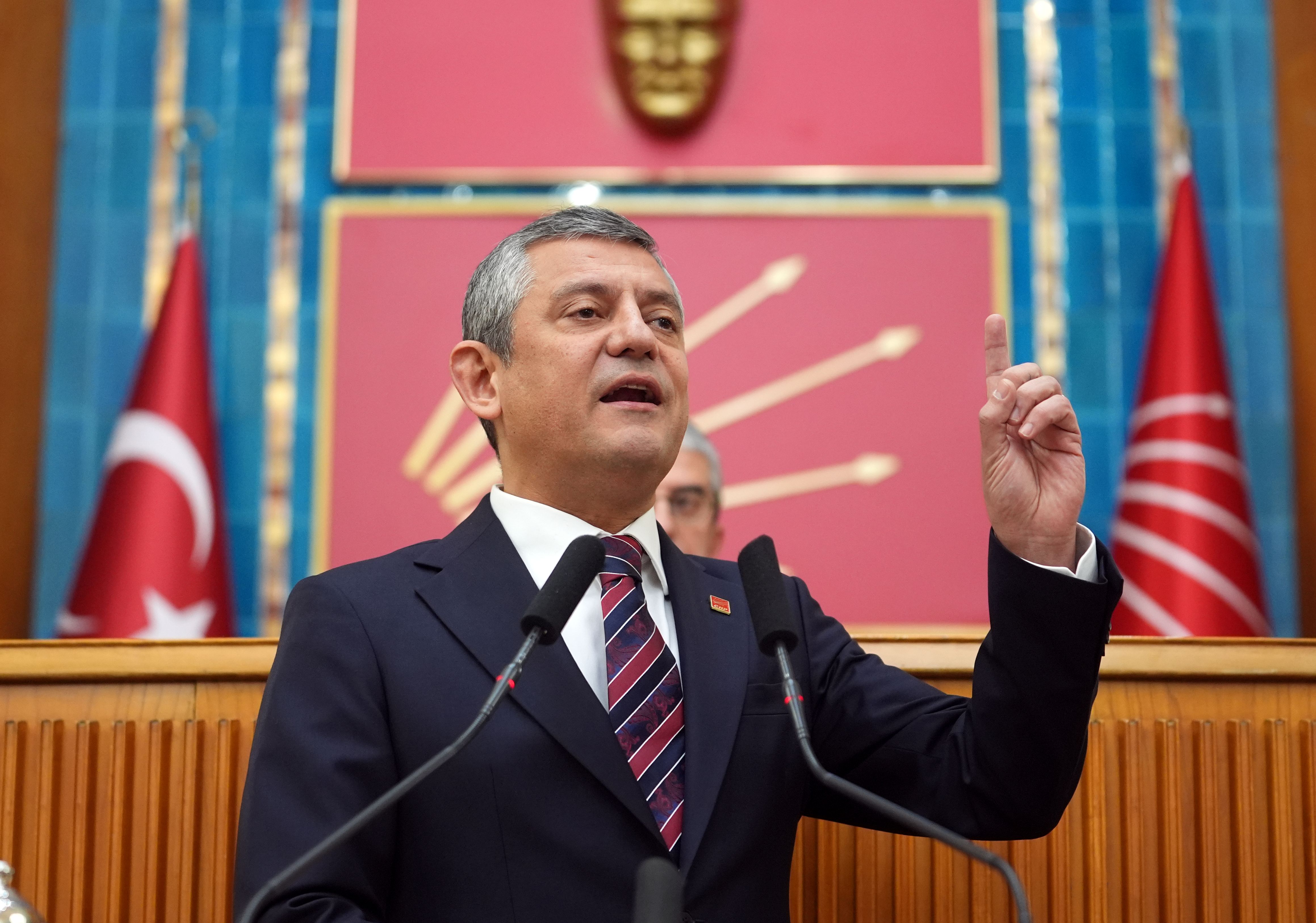 Özel grup toplantısında konuşuyor