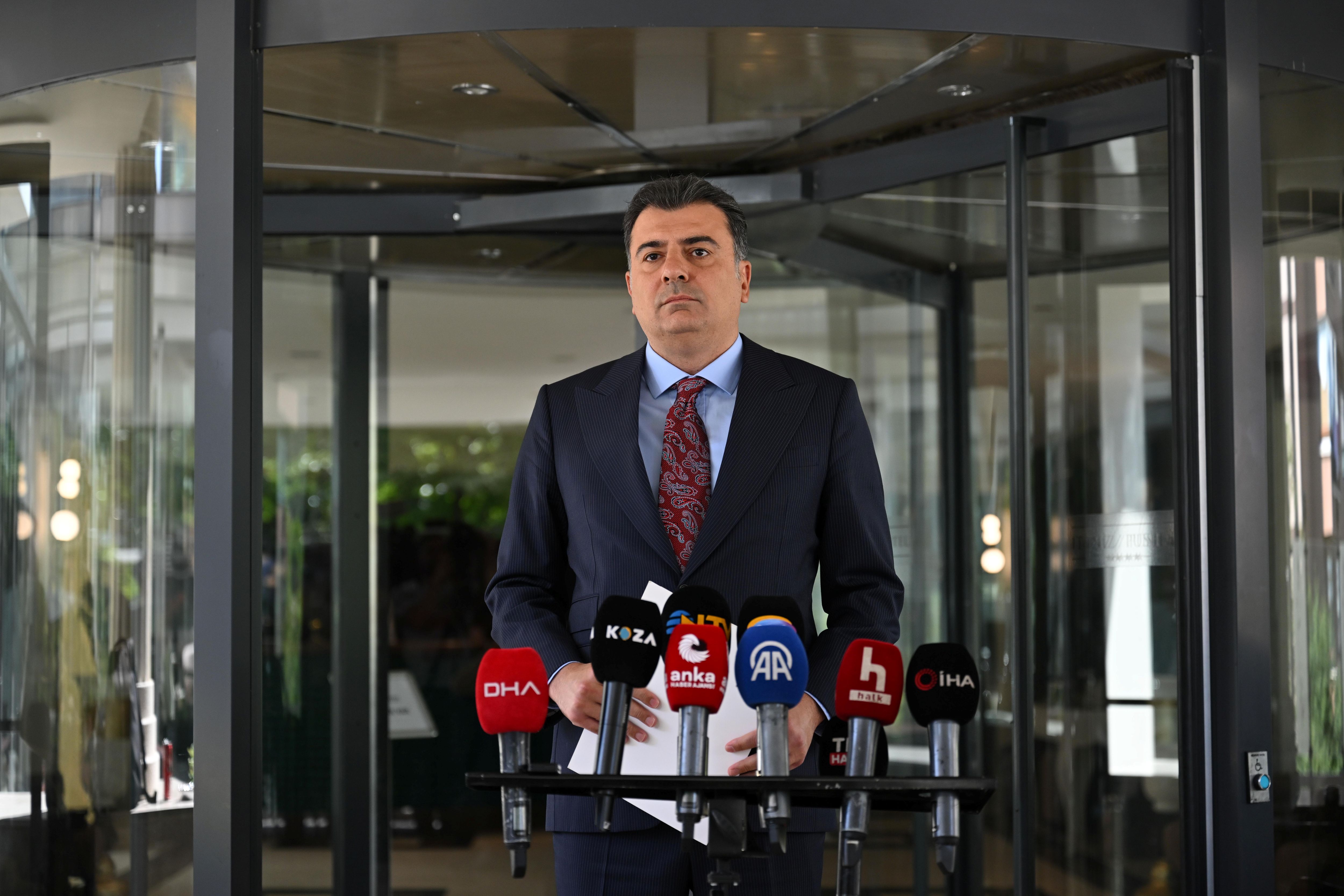 Zeynel Emre, Özgür Özel'in yeni partisi için tarih verdi