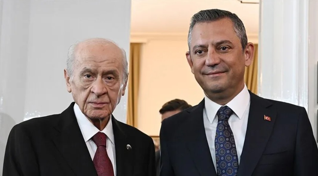 Bahçeli'nin "hazine yardımı" açıklamasına Özel'in ekibinden yanıt: Elbette isteriz ama önce etik değerleri konuşmamız lazım