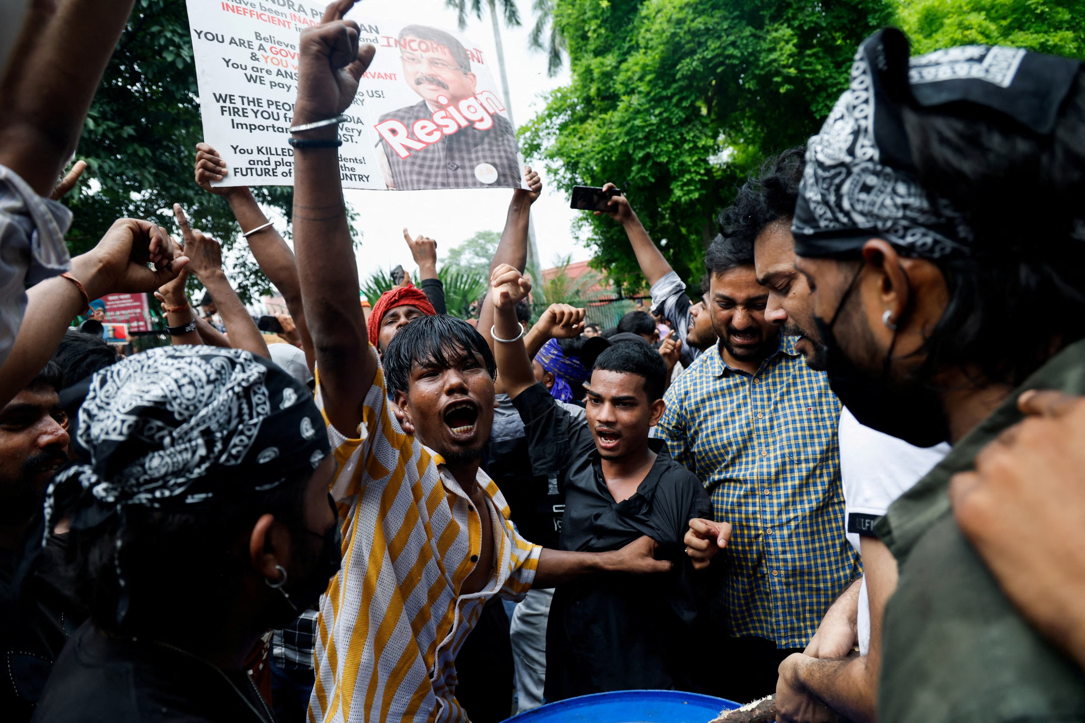 Hamamböceği Halk Partisi, Başbakan Narendra Modi'ye dava açtı