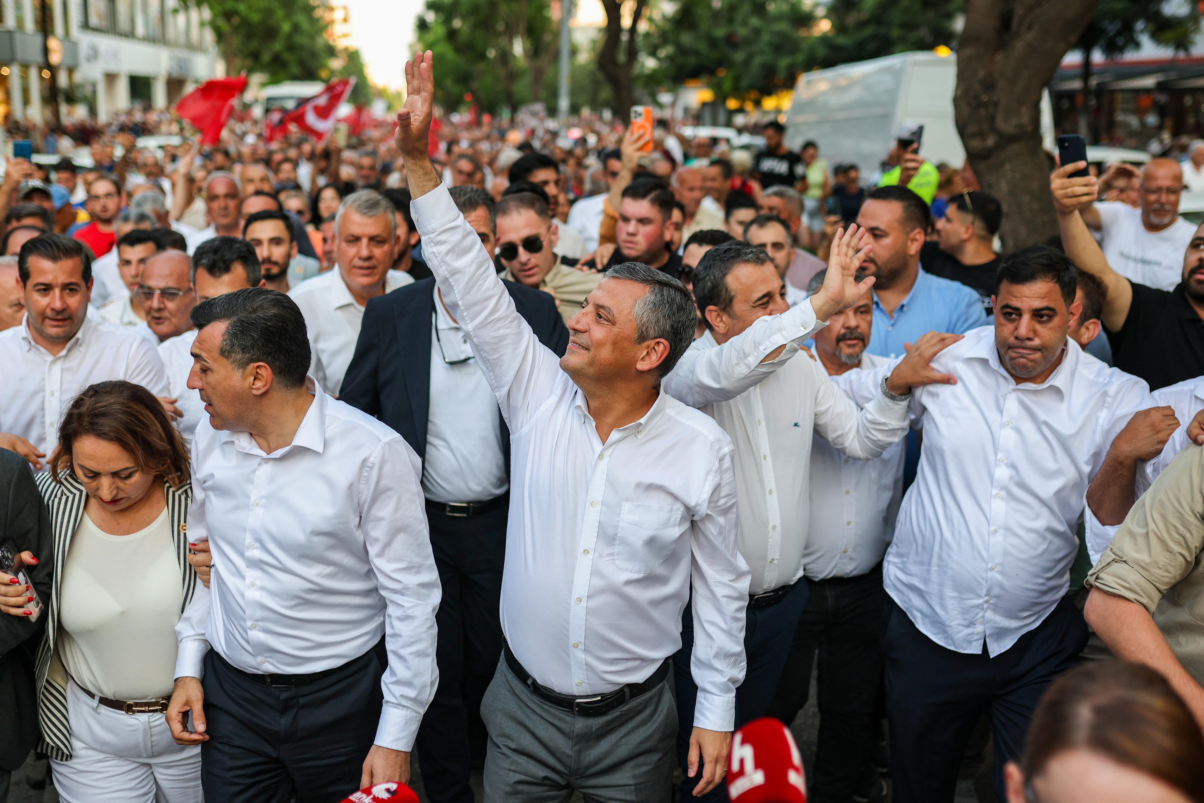 Özgür Özel: Karış karış Anadolu’da ve Rumeli'de olacağız