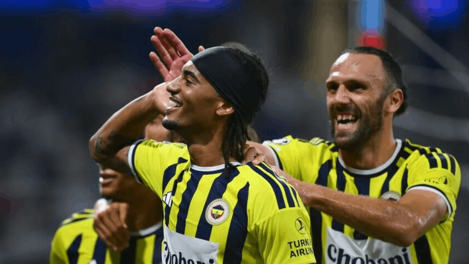 Fenerbahçe, Lyon’u deplasmanda 2-1 yenerek Şampiyonlar Ligi’nde lig aşamasına yükseldi