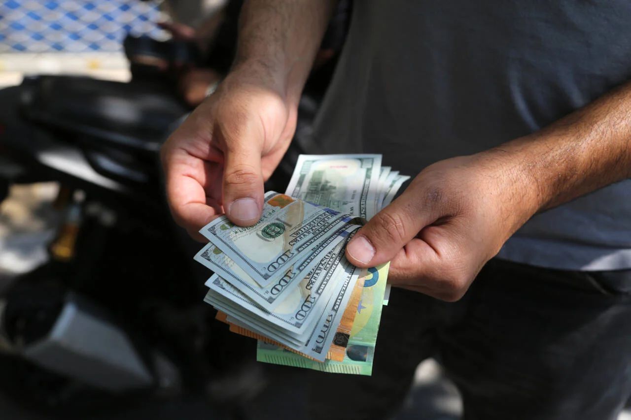 أموال إيرانية تتدفق عبر حسابات بنوك أمريكية رغم العقوبات