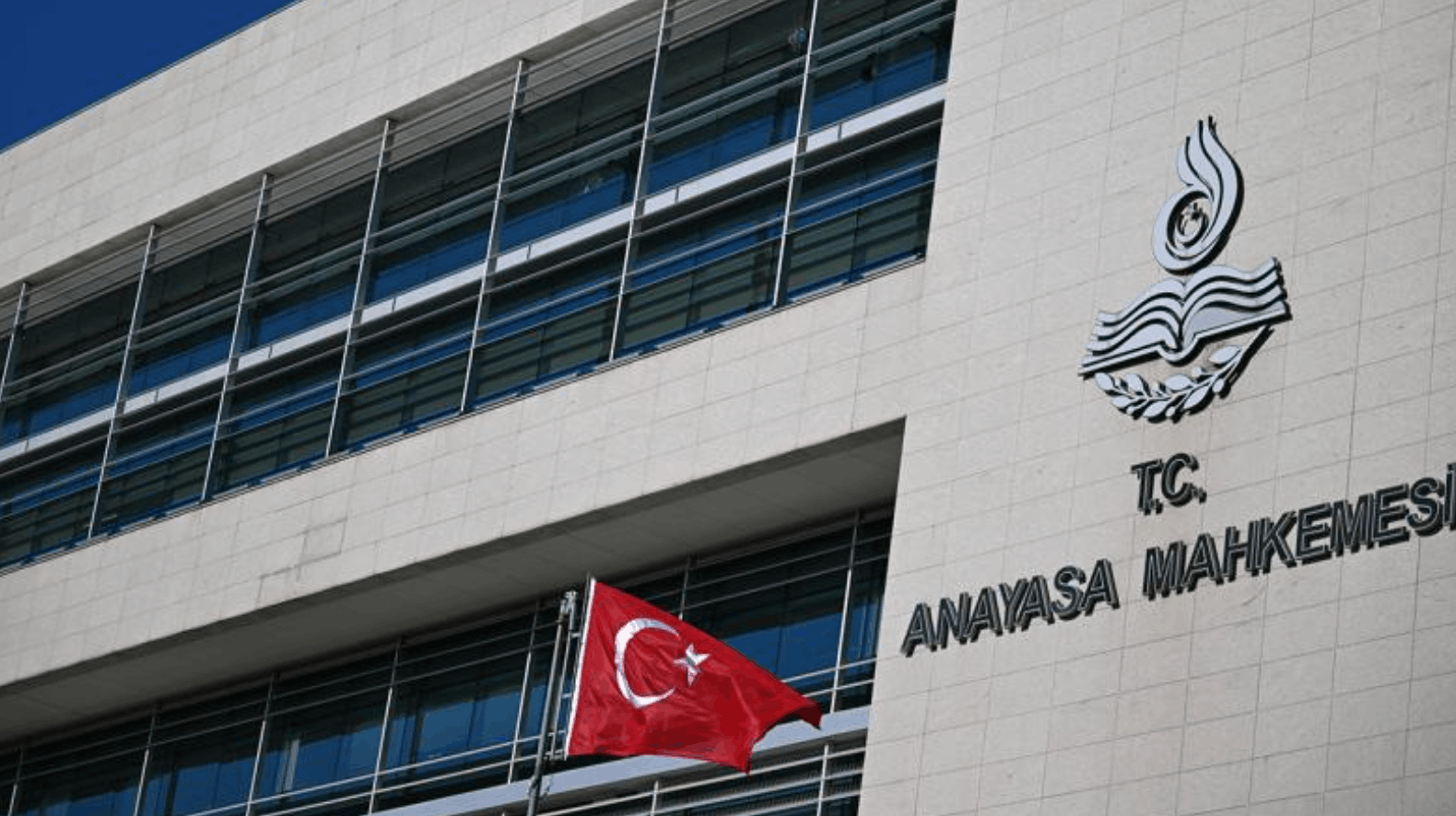 Dikkat Çeken Gelişme: AYM, Hasan Cemal'in kitapları için verilen toplatma kararlarını ifade özgürlüğü ihlali saydı