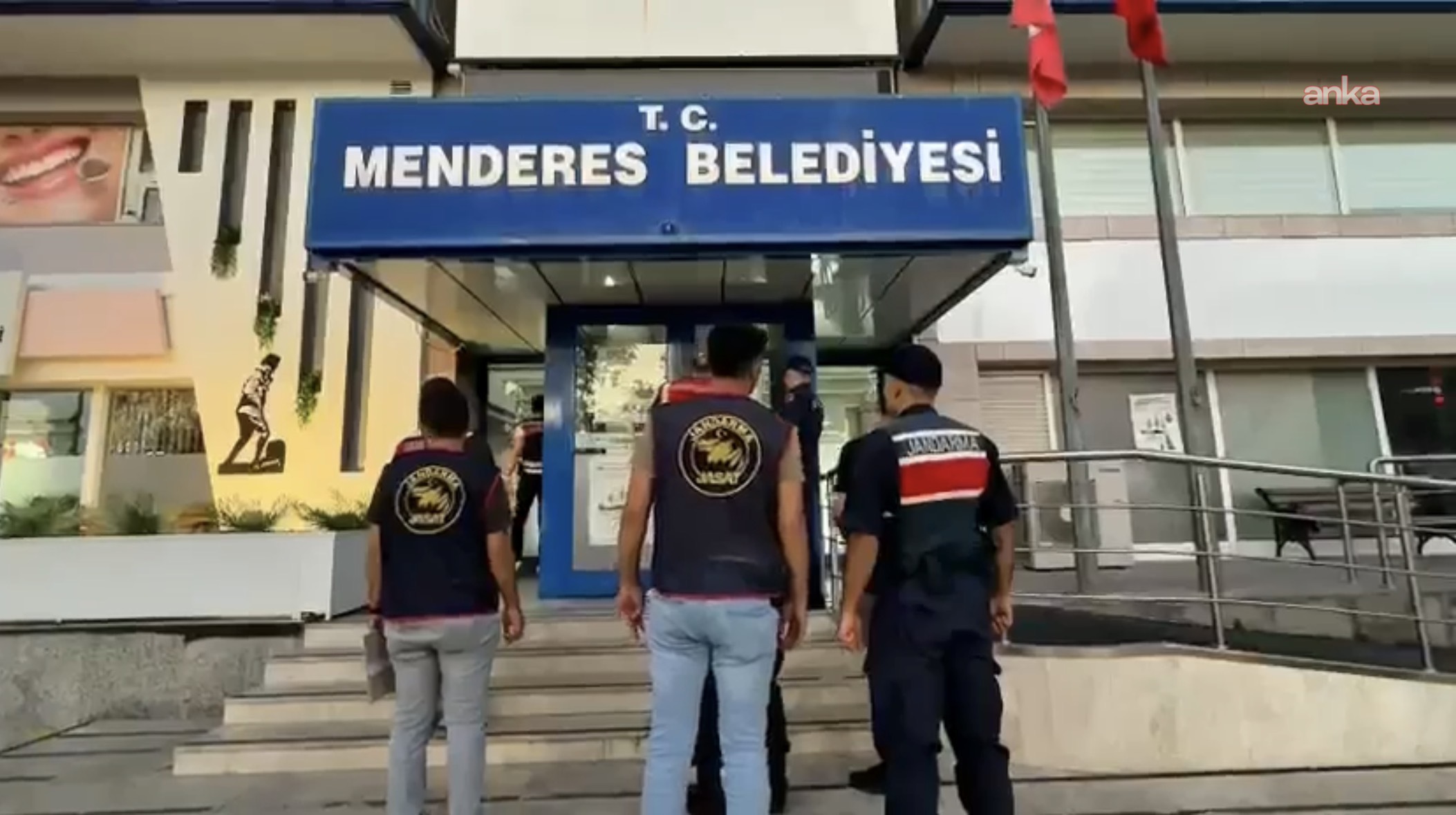 Menderes Belediyesi soruşturmasında ikinci dalga: 7 kişi tutuklandı