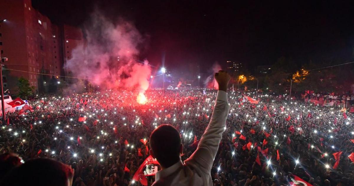 Ekrem İmamoğlu 9 puan farkla kazandı: Bu zafer değil yeni bir başlangıç, her şey çok güzel olacak | Independent Türkçe