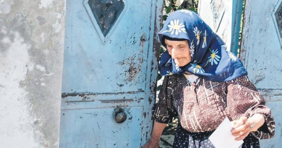 Kendisine Robin Hood Diyen Gizemli Yardimsever Bu Sefer Tuzla Da Para Dagitti Independent Turkce