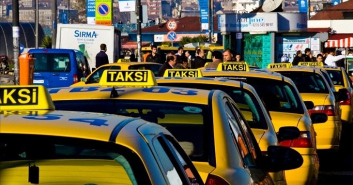 Такси стамбул приложение. Турецкое такси. Такси в Стамбуле. Турецкий таксист. Желтое такси Стамбула.