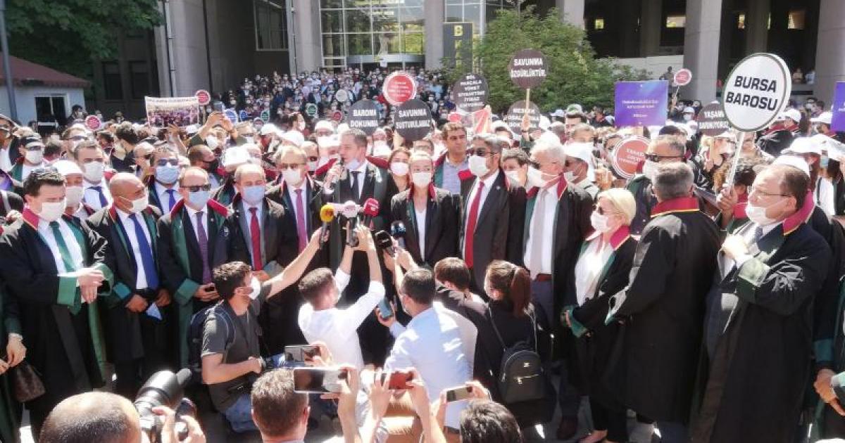 Barolar Direniyor Baskanlari Feyzioglu Nun Da Savundugu Devleti Korumak Ve Kollamakla Yukumlu Bir Meslek Orgutu Projesine Direniyor 1 Independent Turkce
