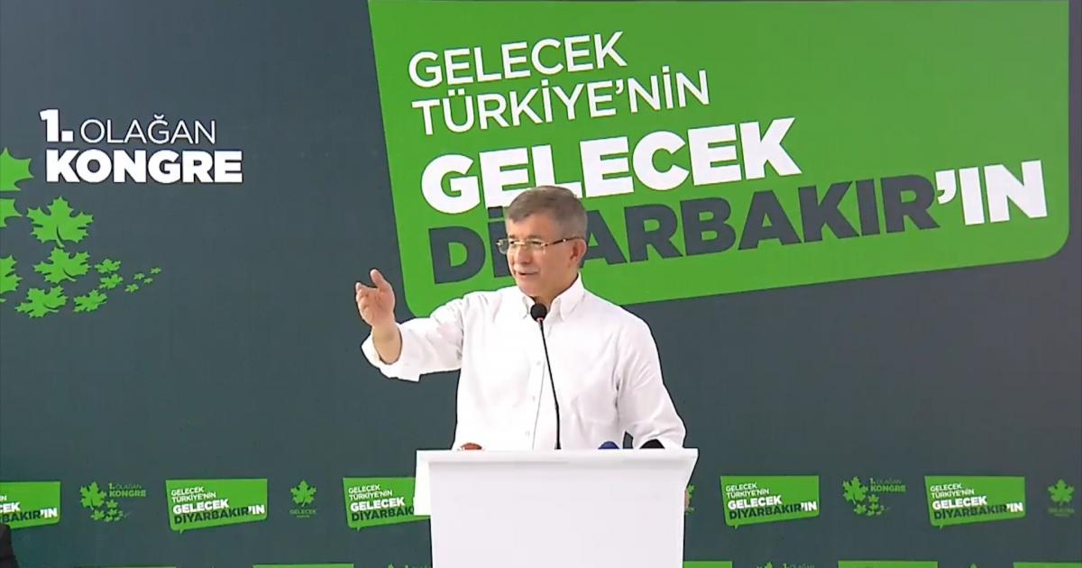 &quot;Köpekler havladı diye atlar ölmez&quot; diyen vekile Davutoğlu�dan tepki
