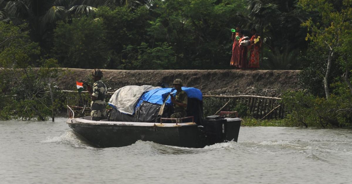 Hindistan, Bangladeş sınırına timsah vezehirli yılan salmayı değerlüyor