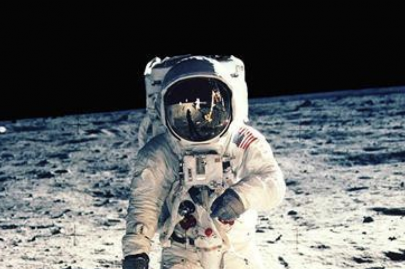 nasa ilk kez bir kadin astronotun ay a