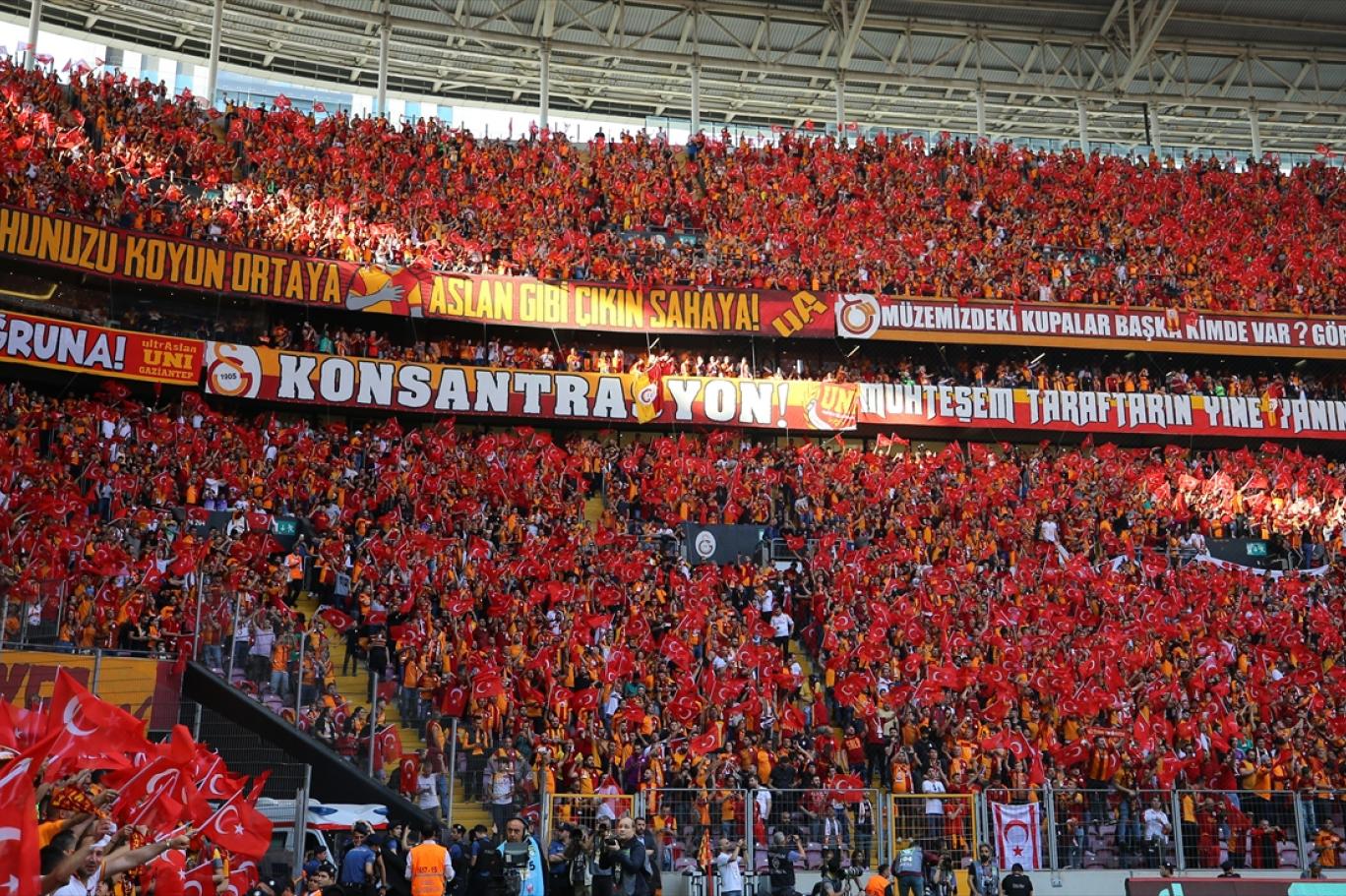 Tebrikler Galatasaray Sensiz Olmaz Galatasaray Sari Gripin Youtube