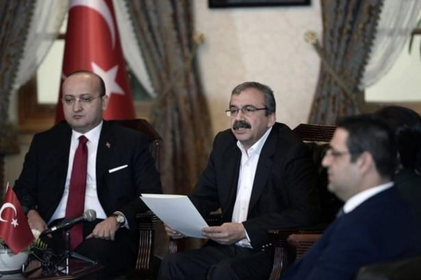 haberine eski bakanlardan ortak