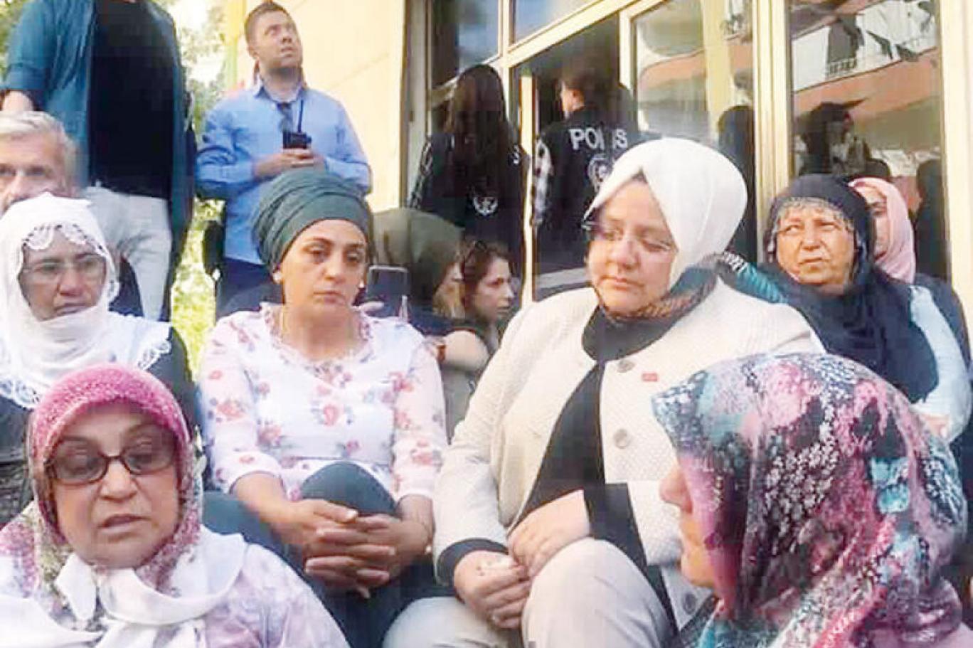 hdp nin onunde oturmaz oturamaz
