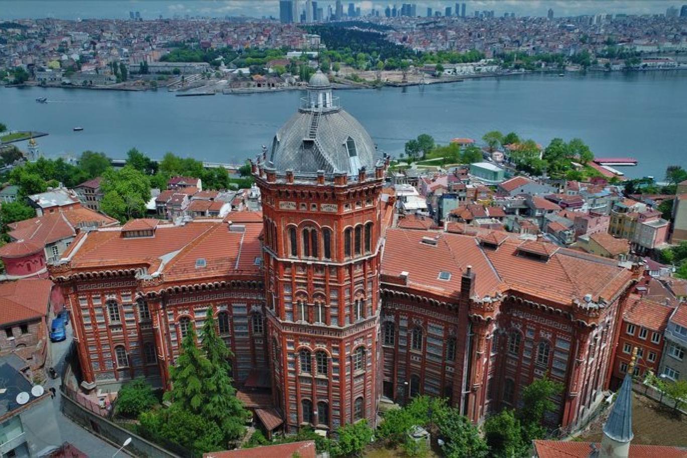 Asirlik Okullar 280 Ogrencisiyle Kapanmamak Icin Direniyor Independent Turkce