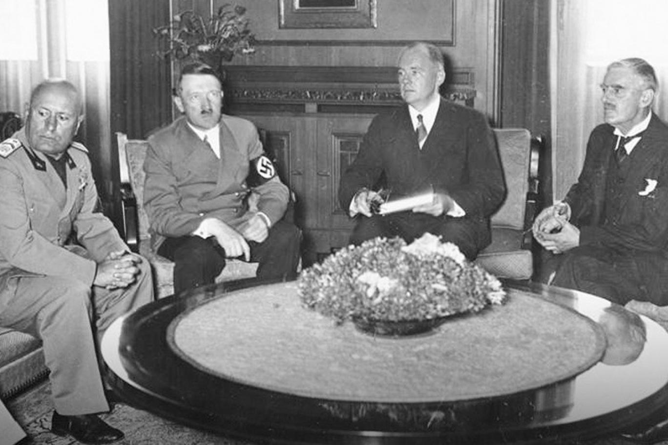 Мюнхенская конференция 1938 г. Чемберлен Мюнхенский сговор. Мюнхенская конференция 1938. Мюнхенское соглашение 1938 года.