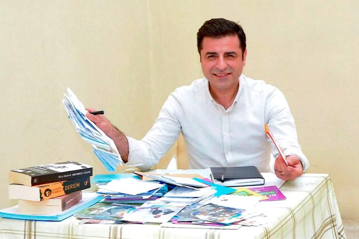 Demirtas Roman Cikariyor Leylan Independent Turkce