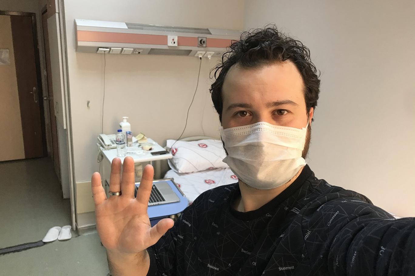 Koronavirus Nedeniyle Karantina Altindaki Gazeteci Gunde 3 4 Sefer Kontrol Ediliyoruz Atesimiz Olculuyor Independent Turkce