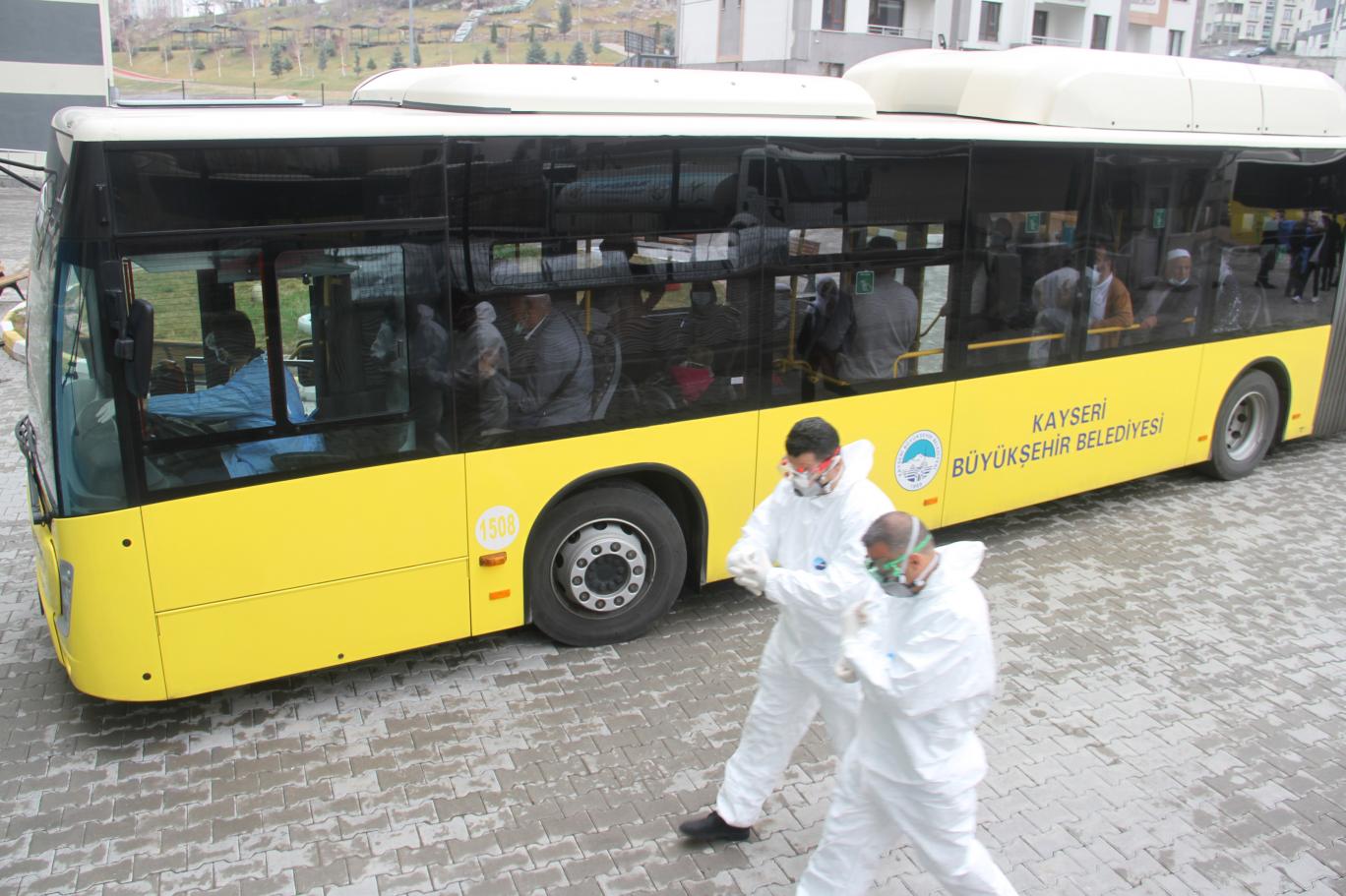Umreden Donen Bir Kafile De Kayseri De Gozetim Altina Alindi Independent Turkce