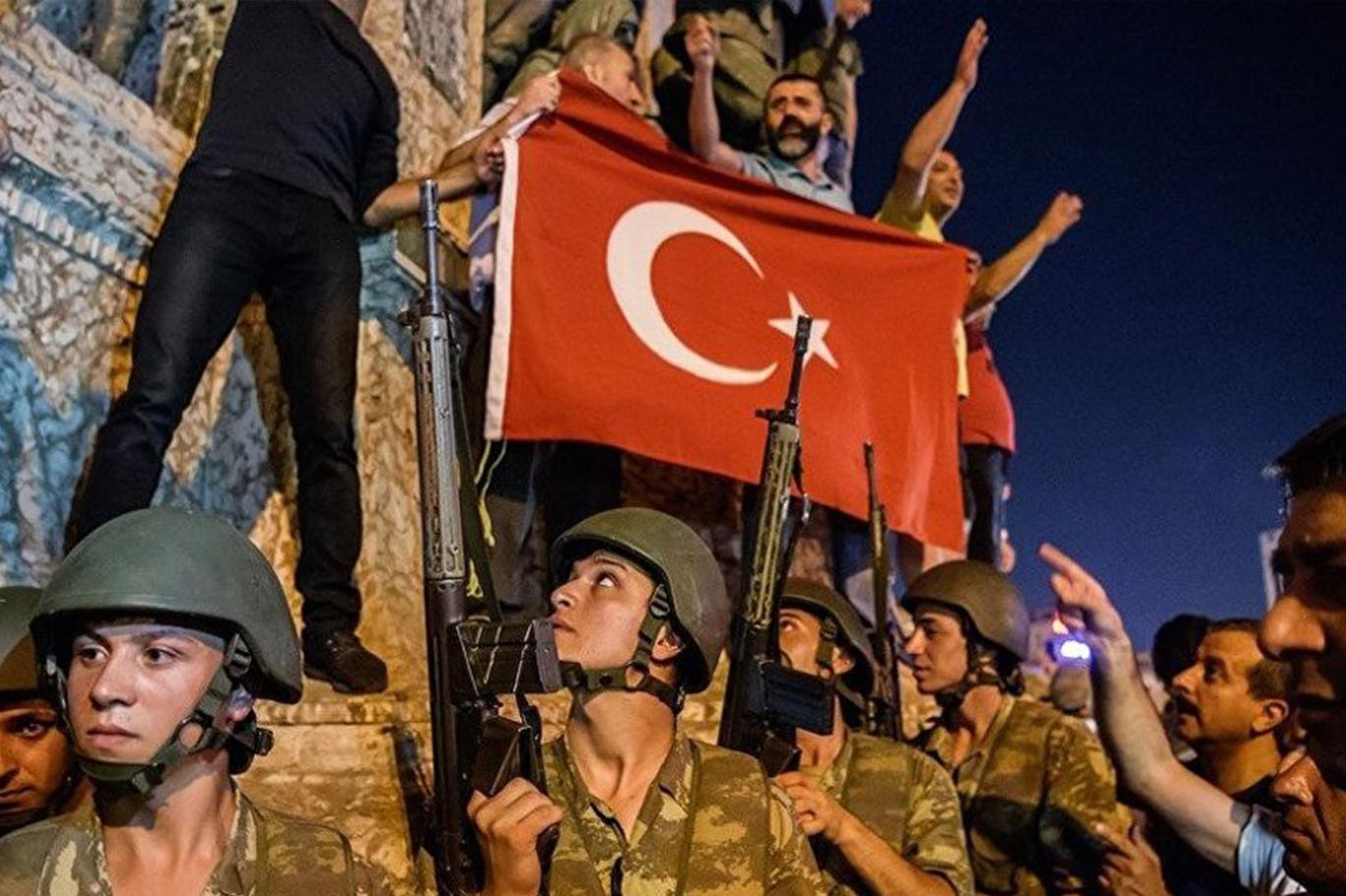 15 Temmuz darbe girişimine katıldıkları gerekçesiyle 3,5 yıldır hapiste olan erlere tahliye | Independent Türkçe