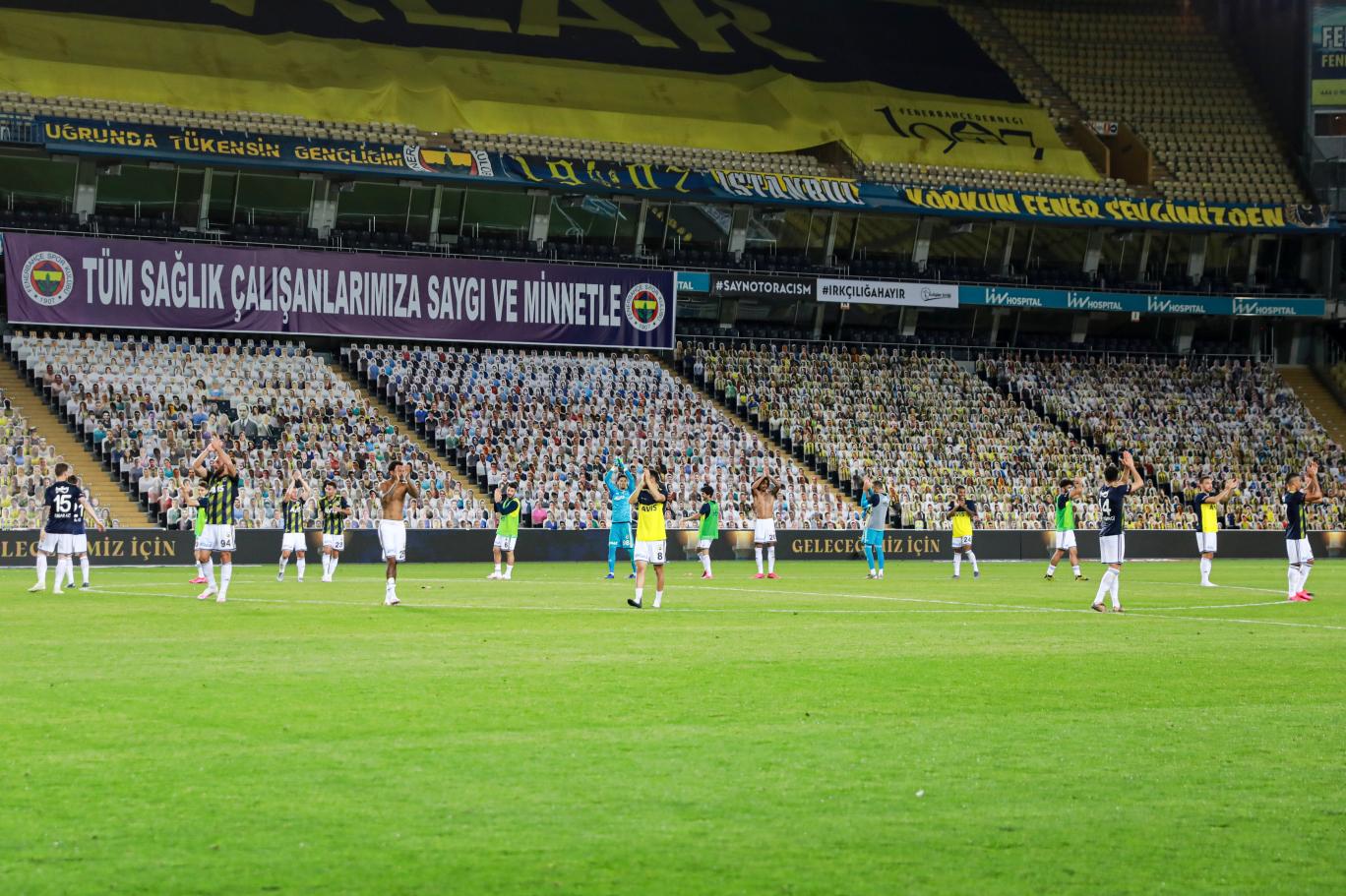 Super Lig De 7 Hafta Sonra Galip Gelen Fenerbahceli Futbolcular Karton Taraftarlari Alkisladi Independent Turkce