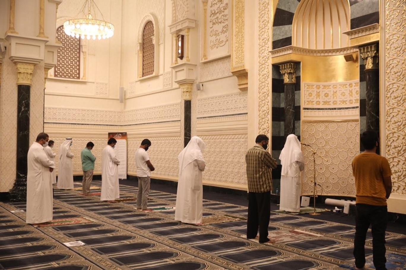Мекка молитва. Намаз мечеть Мекка. Мечеть Айша в Мекке. Хадж Мекка Медина. Мечеть Рауза Мекке.