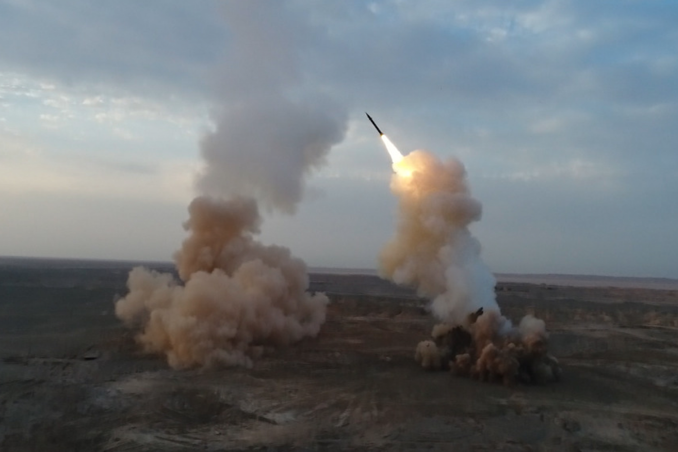 Иран ракетный удар 2021. Баллистические ракеты Ирана. Баллистические ракеты Ирака. Ракетный удар по Израилю.