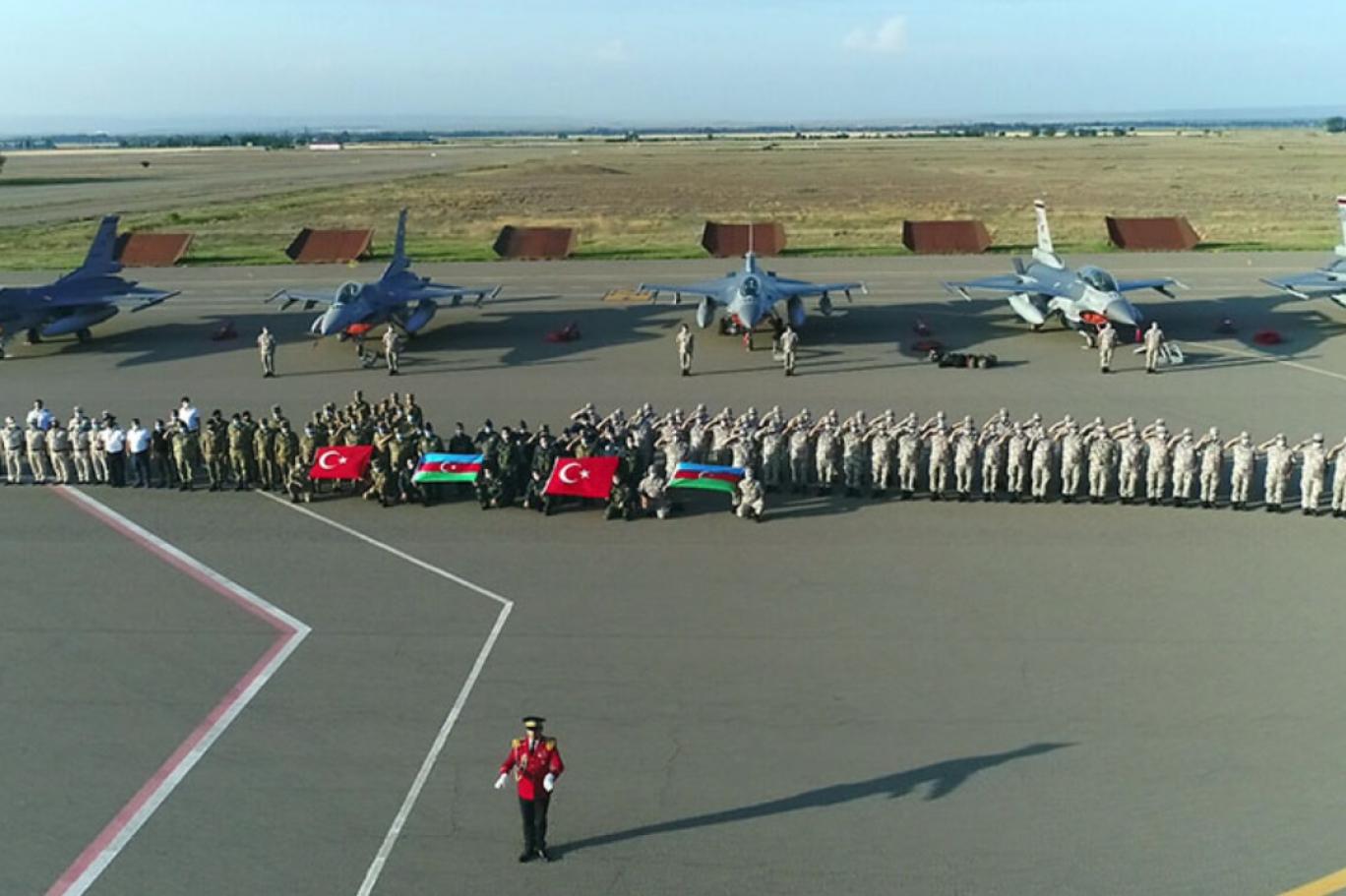 turk f 16 lari azerbaycan da