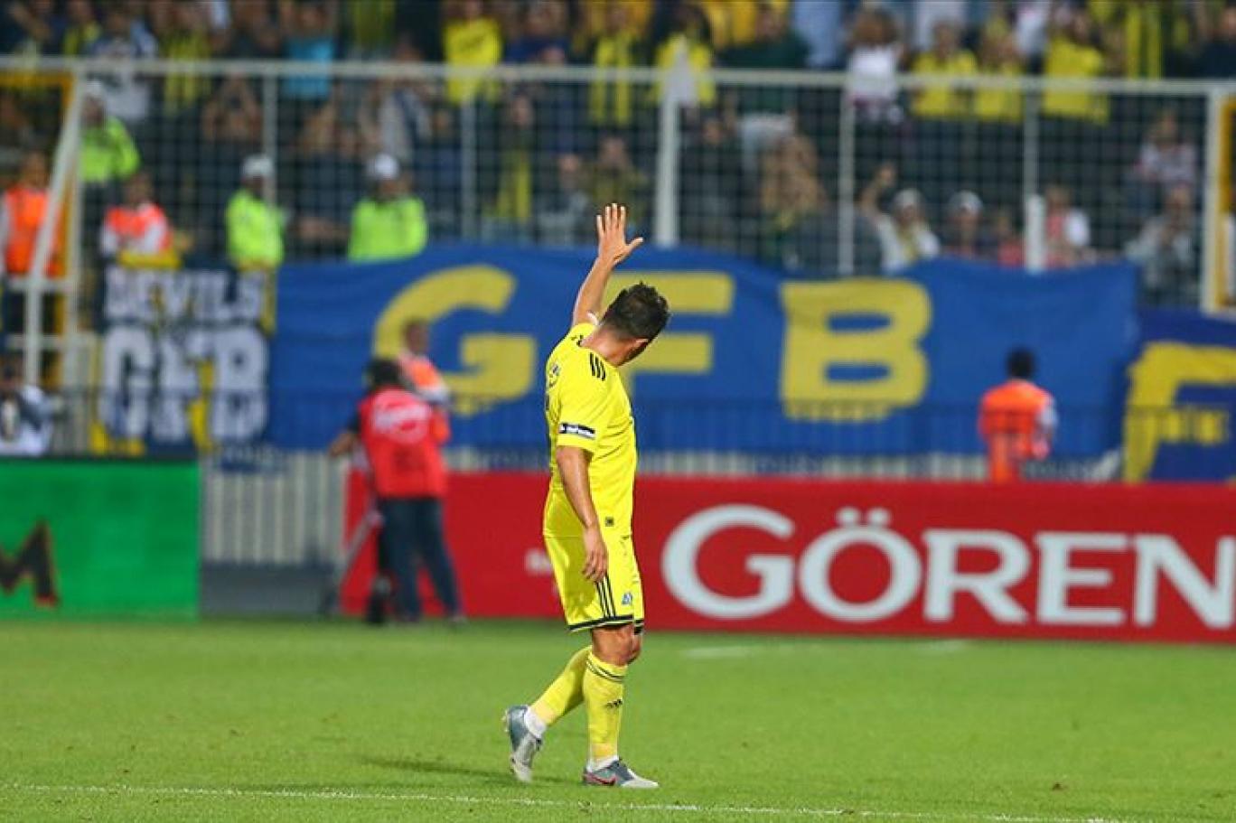 Fenerbahce Den Emre Belozoglu Na Tesekkur Mesaji Bundan Sonra Kaldiracagimiz Kupalarda Bulusmak Dilegiyle Independent Turkce