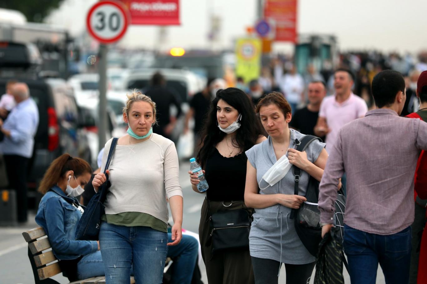 İçişleri Bakanlığı'ndan yeni Kovid-19 genelgesi: 81 ilde tüm alanlarda maske takma zorunlu hale getirildi | Independent Türkçe