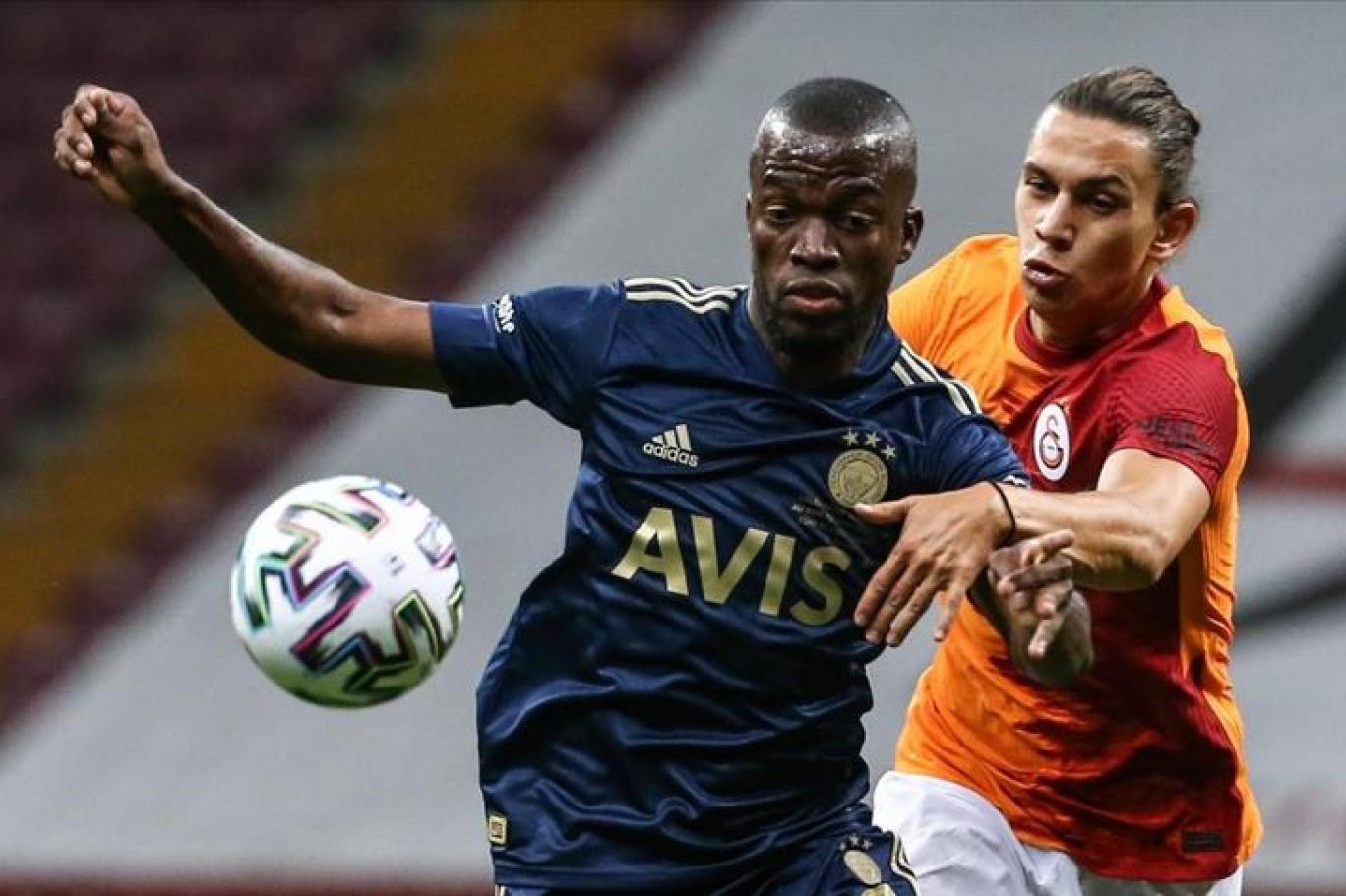 Spor Yazarlarindan Derbi Yorumu Galatasaray Kitabin 100 Uncu Sayfasina Gelmis Fenerbahce Ise Henuz Kapagi Ceviriyor Gibiydi Independent Turkce