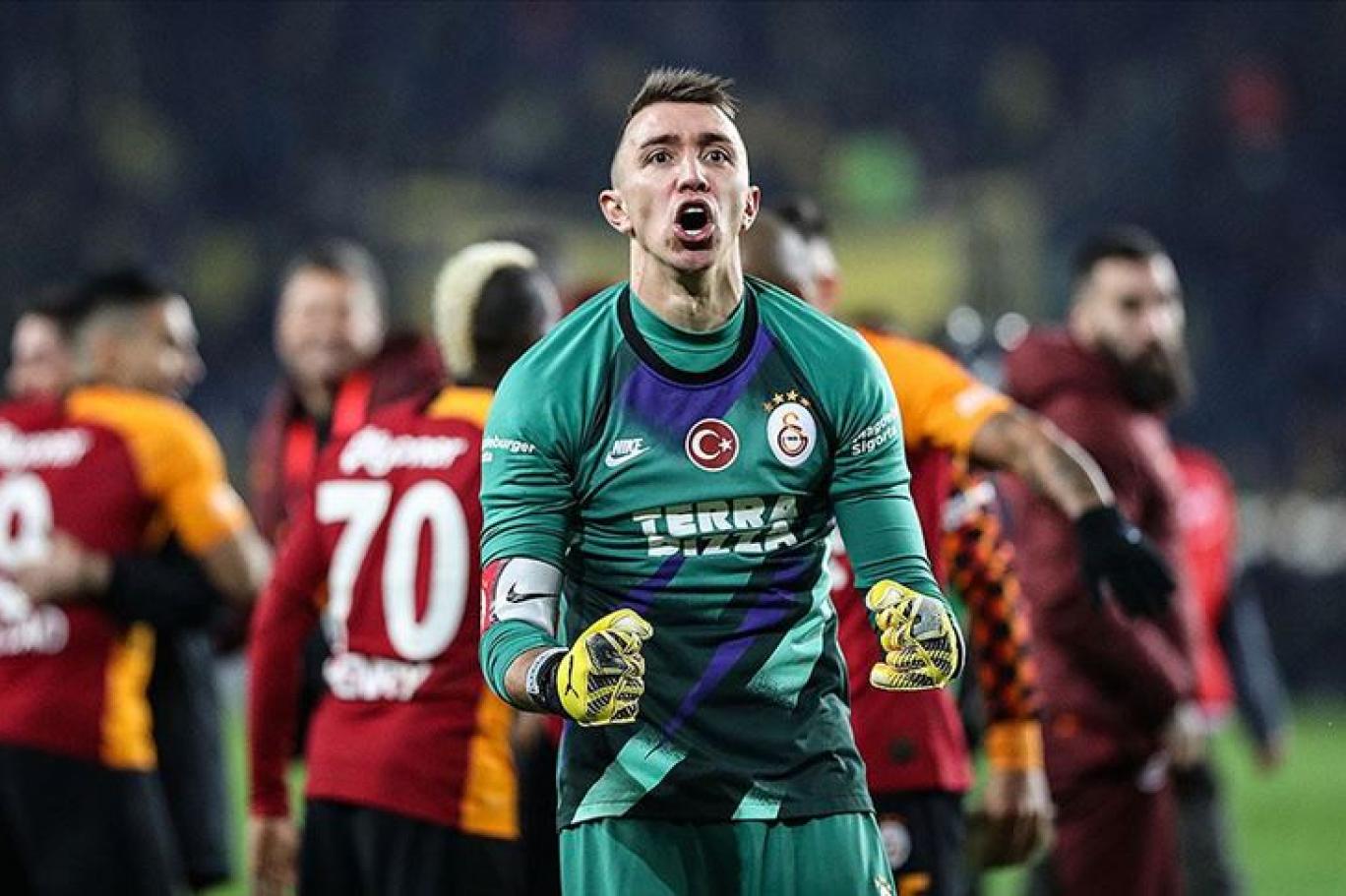 muslera nin lisansi askiya alindi