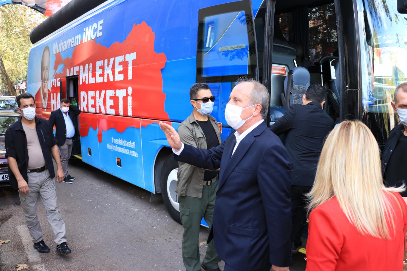 ince fotografta bile beni kesen