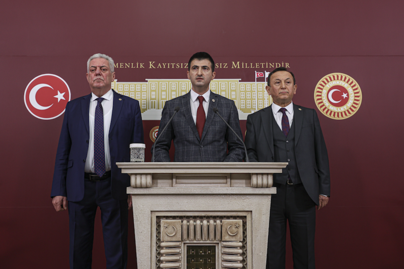 uc vekil chp den istifa etti