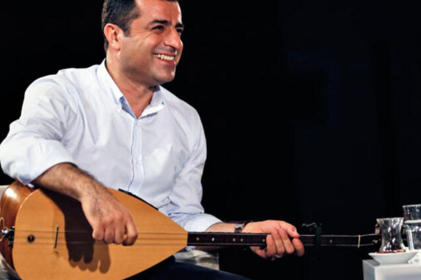 Selahattin Demirtas Cumartesi Anneleri Icin Sarki Yazdi Independent Turkce
