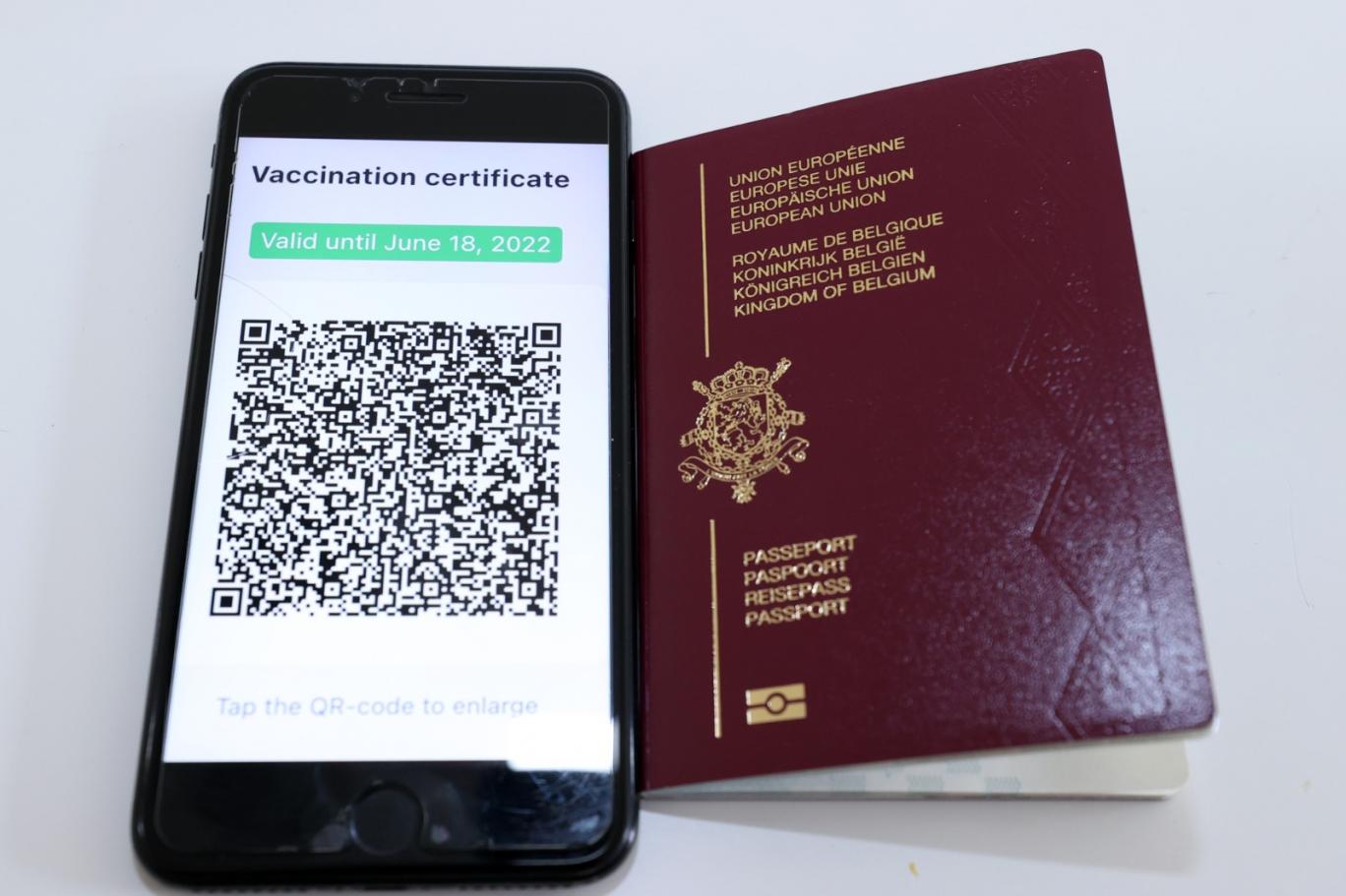 ab nin kovid 19 asi sertifikasi yururluge girdi independent turkce