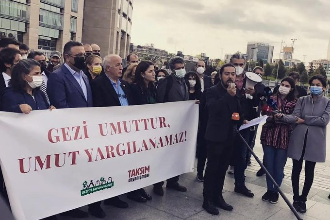 Carsi Davasi Ile Birlestirilen Gezi Davasi Nda Osman Kavala Nin Tutukluluk Halinin Devamina Karar Verildi Independent Turkce