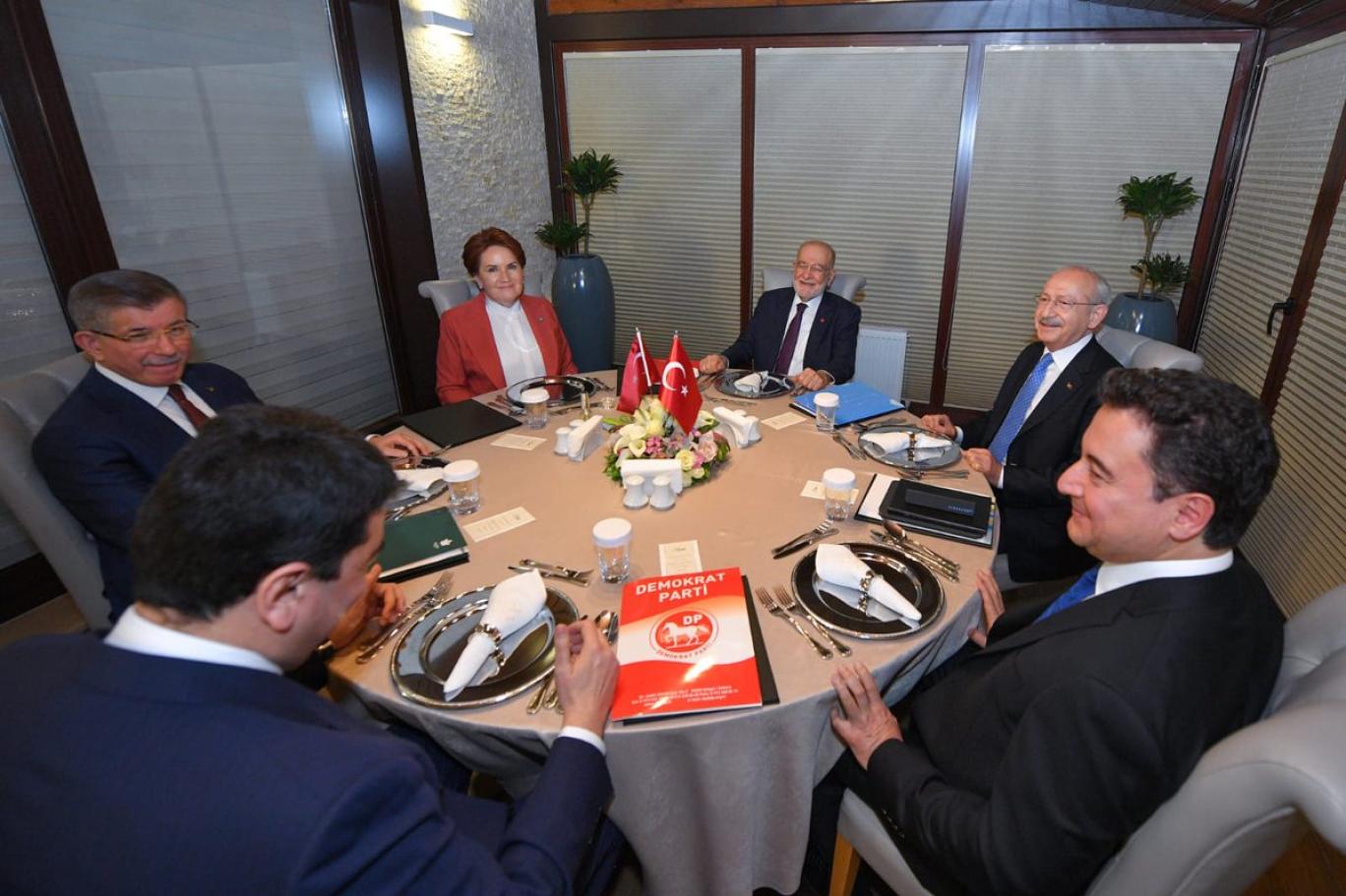 6'lı masa | Independent Türkçe