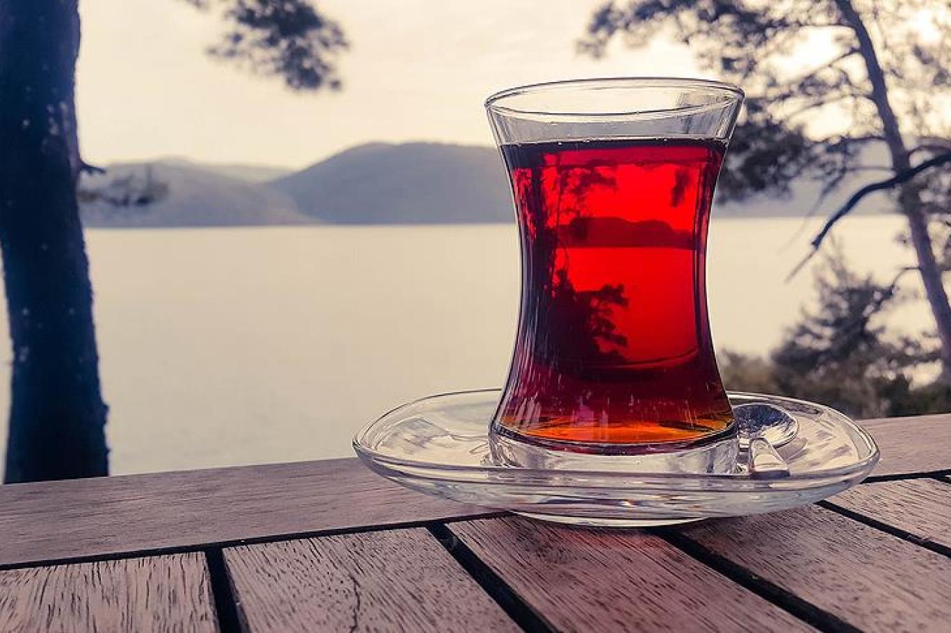 Akşam gazetesi isim isim saydı: Lüks mekanlarda çay fiyatları 40 liraya kadar çıkabiliyor | Independent Türkçe