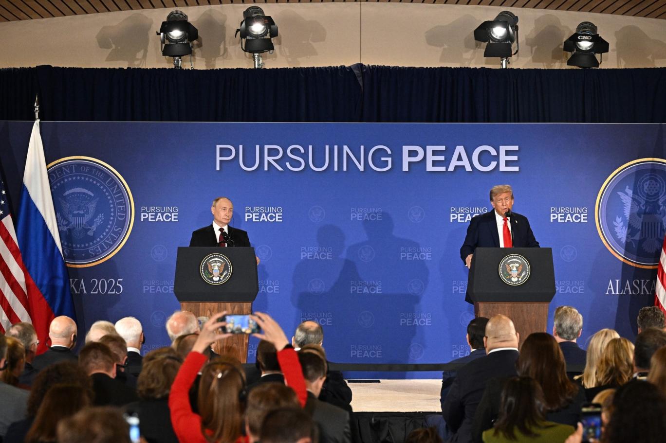 Alaska'da tarihi zirve... Trump: Birkaç önemli konuda anlaşamadık, Putin:  Umarım barışa giden yol açılır | Independent Türkçe