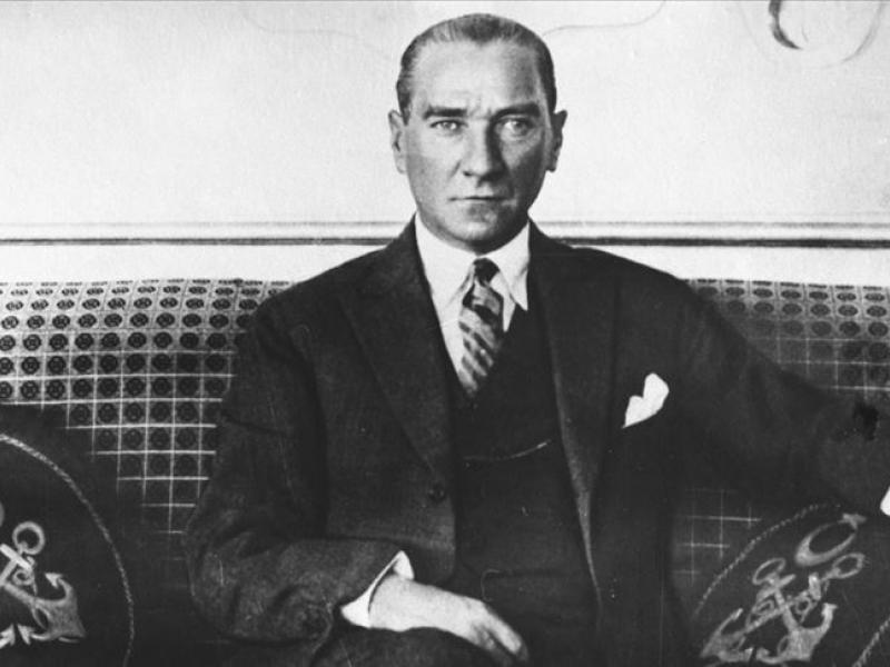 ataturk u hitler le kiyaslayan dersim
