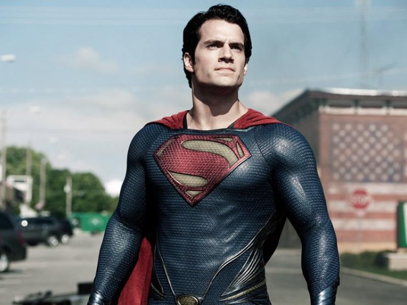 yeni batman in dunyasinda superman de