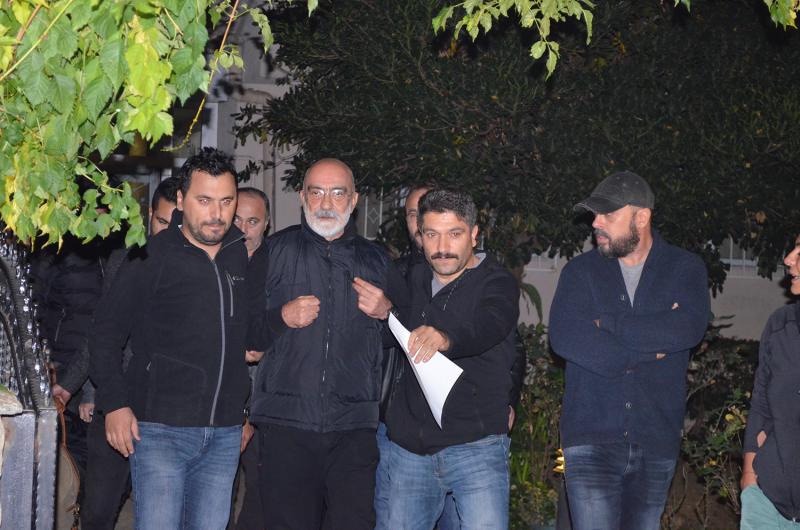 ahmet altan AA gözaltı (1).jpg