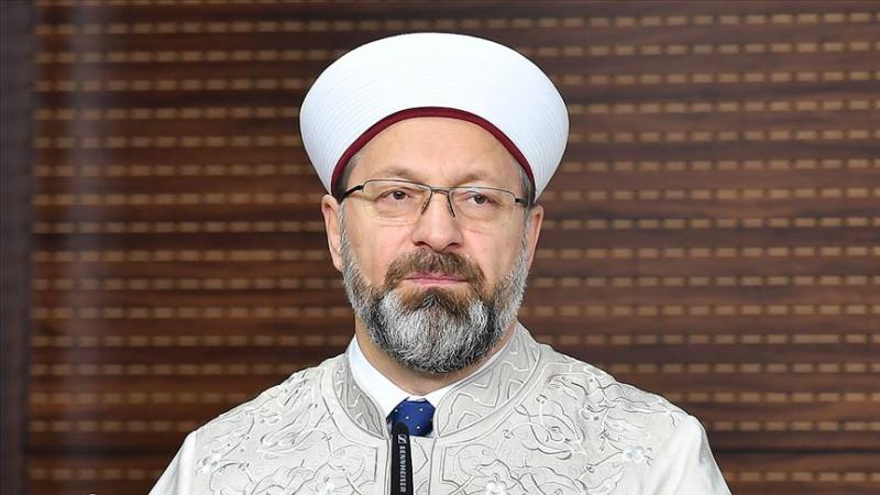 camilerde sandalyede namaz bitiyor