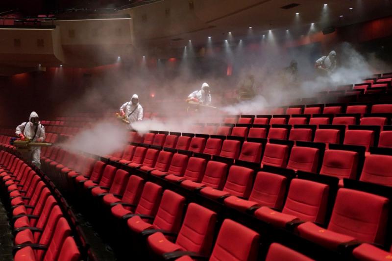 sinema dezenfekte - reuters.jpg