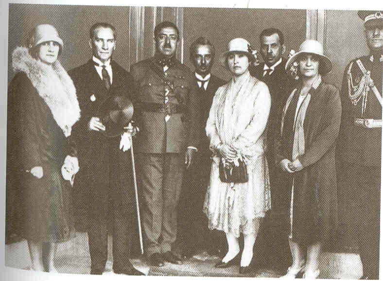 Amaullah ve Kraliçenin Atatürk ziyareti.jpg