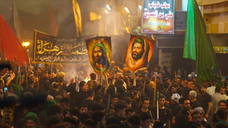 Kerbela, asırlardır dinmeyen bir acı olarak İslam tarihinin hafızasında yerini korurken, bugün de insanlığın çatışma ve adalet arayışına dair güçlü bir hatırlatma niteliği taşıyor / Fotoğraf: AA Kerbela, asırlardır dinmeyen bir acı olarak İslam tarihinin hafızasında yerini korurken, bugün de insanlığın çatışma ve adalet arayışına dair güçlü bir hatırlatma niteliği taşıyor / Fotoğraf: AA