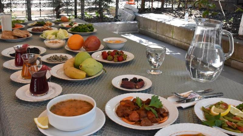 sağlıklı iftar sofrası AA.jpg